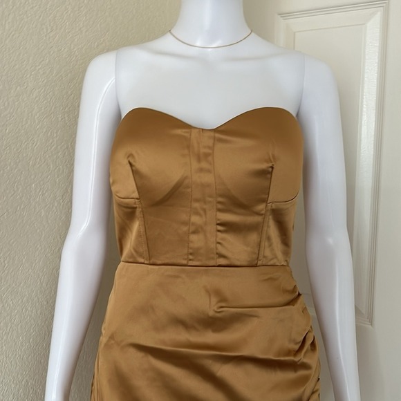 Naked Wardrobe The statement Gold Strapless Side Rouche Mini Dress Size Small - Picture 3 of 8